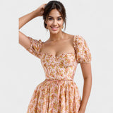 Edelgard - Korallenfarbene Blumenrobe