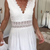 Pia - Spitzenkleid mit V-Ausschnitt