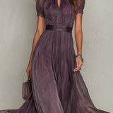 Adelheid - Langes lila Kleid mit Ausschnitt