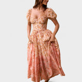Edelgard - Korallenfarbene Blumenrobe