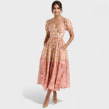 Edelgard - Korallenfarbene Blumenrobe