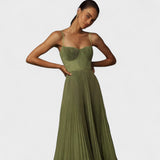Brunhilde - Das Kleid mit Eleganz