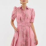 Astrid - Lange Robe aus Floral-Jacquard mit Gürtel