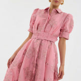 Astrid - Lange Robe aus Floral-Jacquard mit Gürtel
