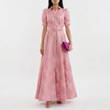 Astrid - Lange Robe aus Floral-Jacquard mit Gürtel